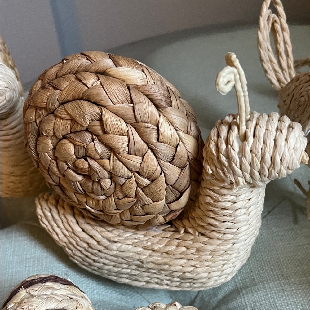 Target Set of 10 Bullseye Playground Spring Tan Wicker Novelty Weave Figurines - Picture 10 of 16